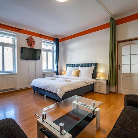 Tuan Long Apartments Яхимов Экстерьер фото
