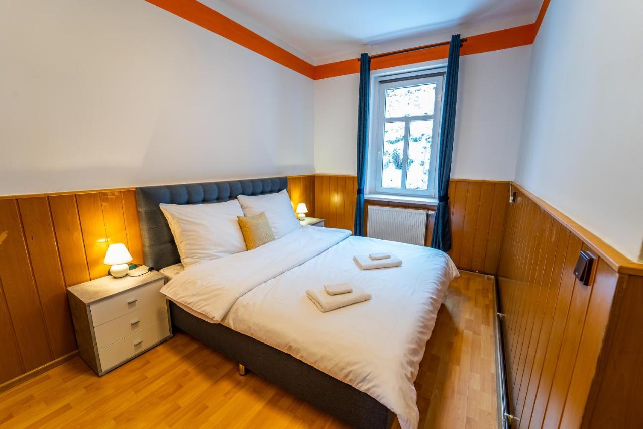 Tuan Long Apartments Яхимов Экстерьер фото