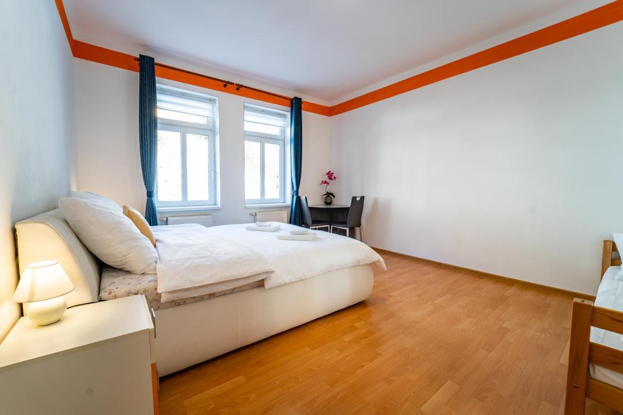 Tuan Long Apartments Яхимов Экстерьер фото