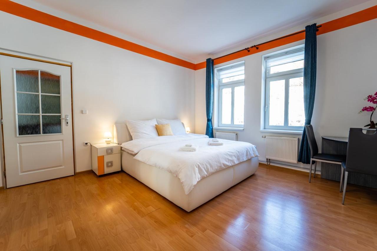 Tuan Long Apartments Яхимов Экстерьер фото