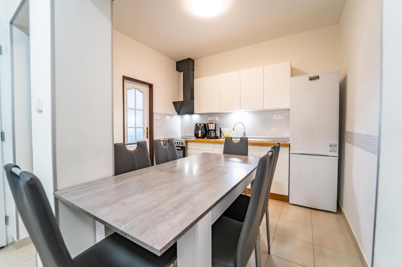 Tuan Long Apartments Яхимов Экстерьер фото