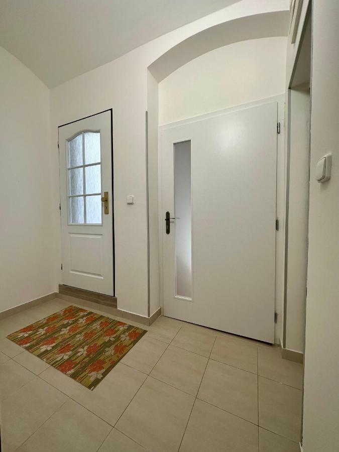 Tuan Long Apartments Яхимов Экстерьер фото